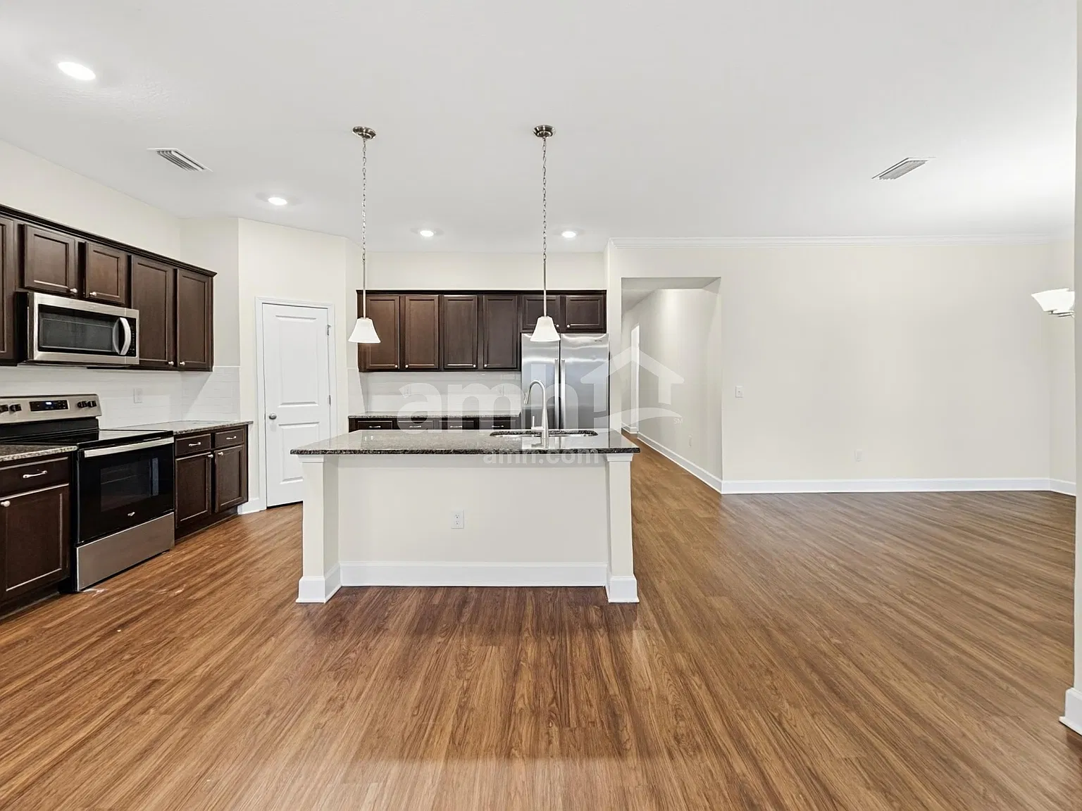 4 bed, 3.0 bath, 2197 sqft, $2,910 — Photo 3