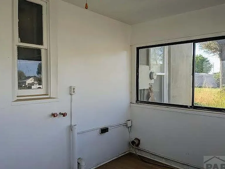 322 Main St — Photo 2