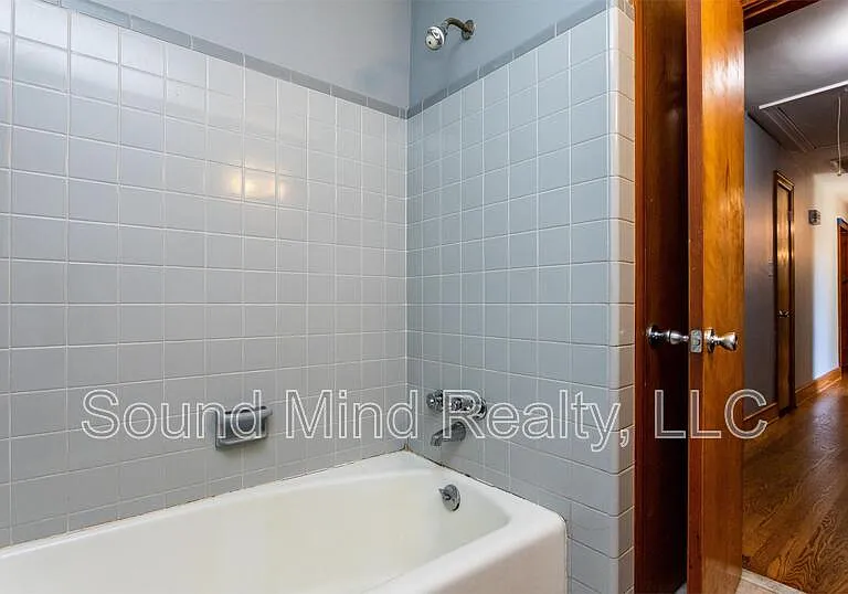 300 Tyson Ave — Photo 12