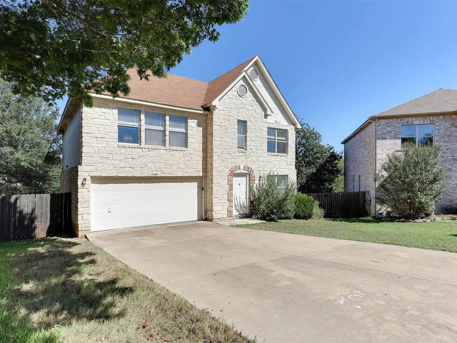 3 bed, 2.5 bath, 2186 sqft, $2,095 — Photo 2