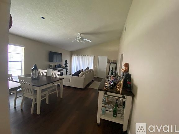 5th image of 608 Charing Cross Ct