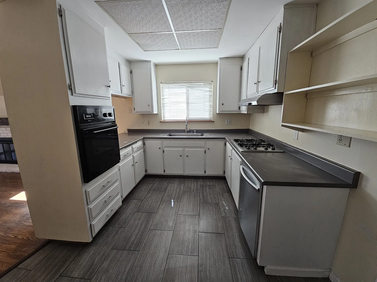 1818 Magnolia Place — Photo 3