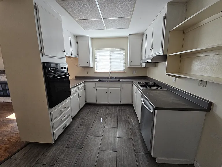 1818 Magnolia Pl — Photo 3