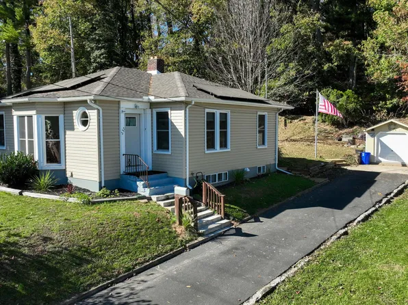 237 Hanover St, Glen Rock, PA 17327