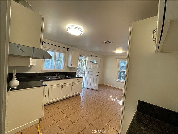 3rd image of 218 E Belmont St