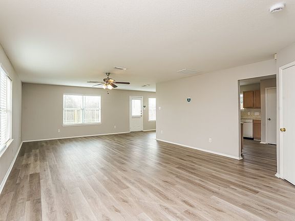 5th image of 13130 Pine Thicket Ln