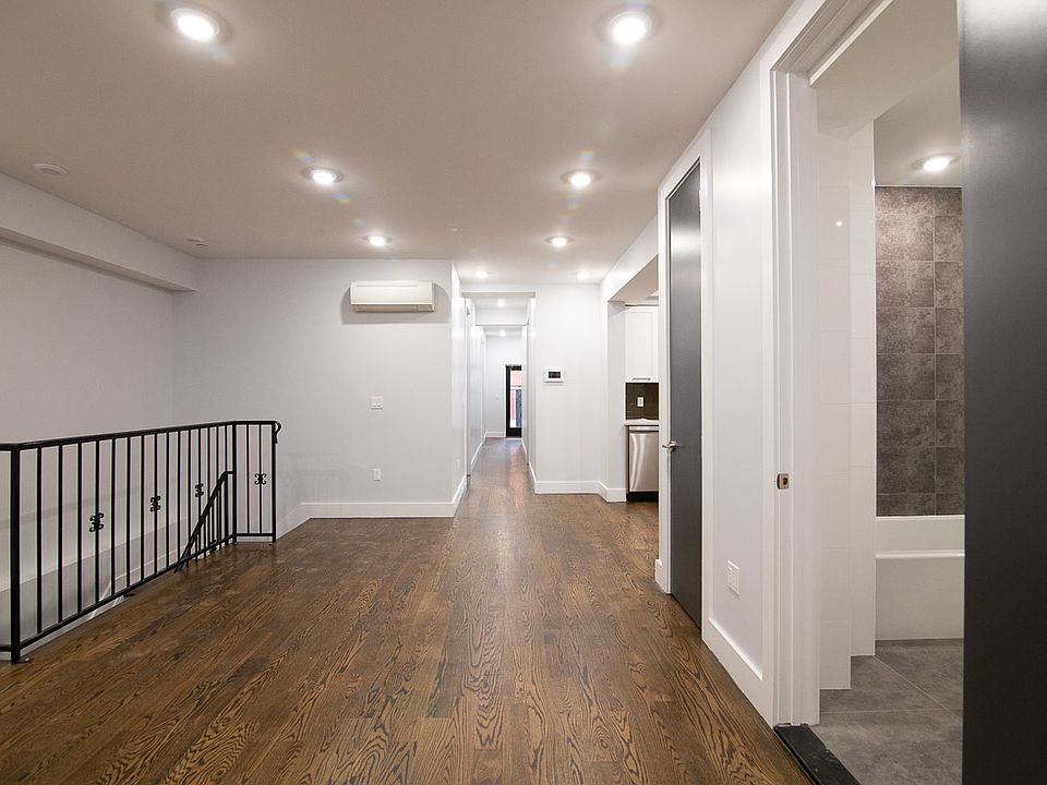 1st image of 196 Graham Ave #1E