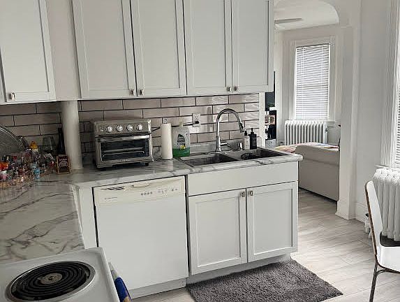 3rd image of 1828 Parmenter St #204