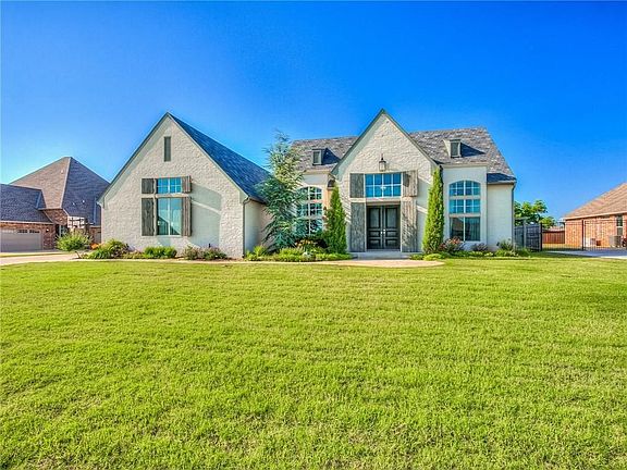 3rd image of 924 W Nandina Way