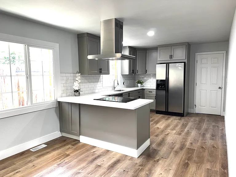 807 W Park St — Photo 4