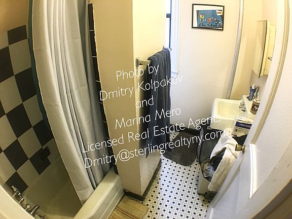 4th image of 2376 29th St APT 2R
