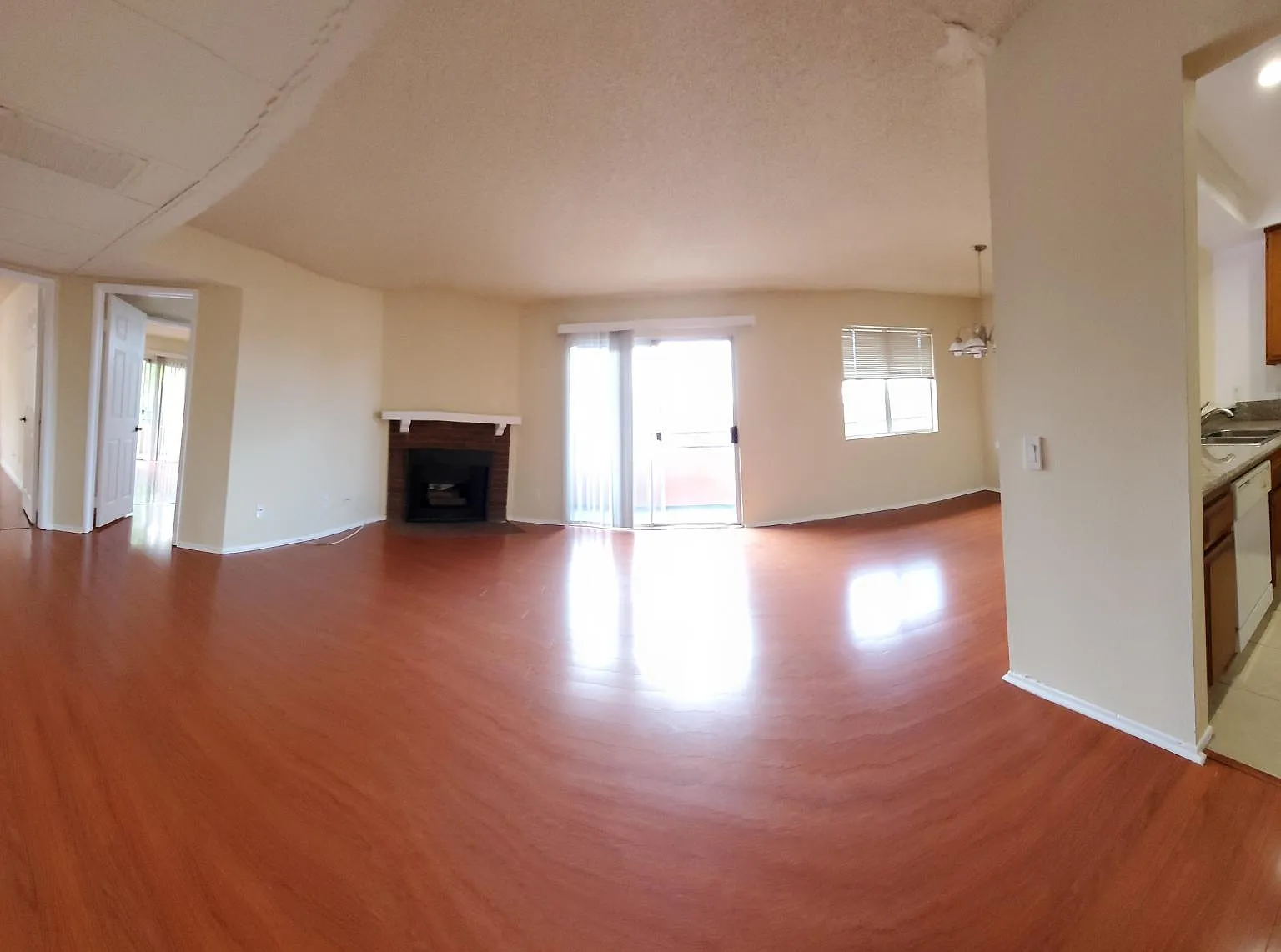 1171 Allen Ave — Photo 2