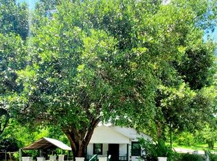 919 A St, Floresville, TX 78114