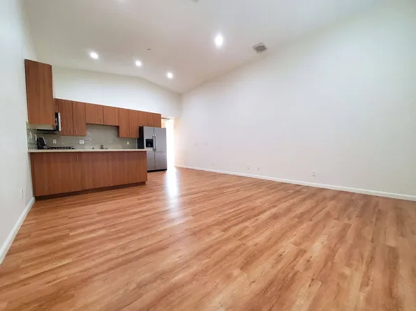 Laurel St Apartments