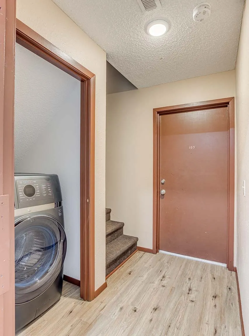 307 S Seneca St — Photo 2