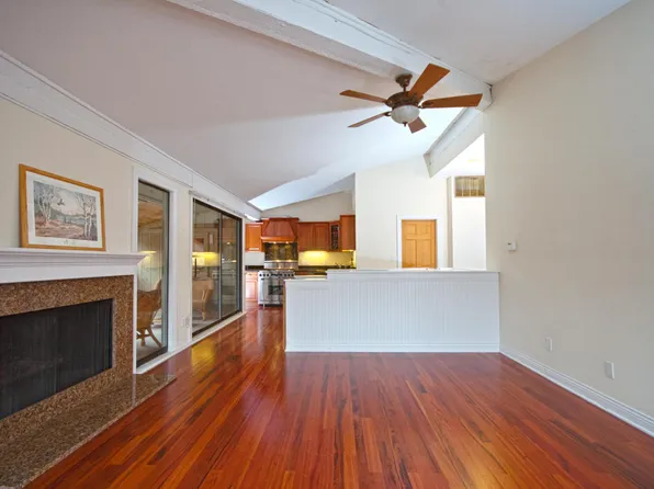 503 Tam O Shanter Dr #1040D, Fontana, WI 53125