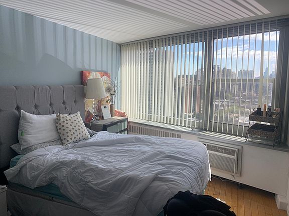 4th image of 555 W Cornelia Ave #200