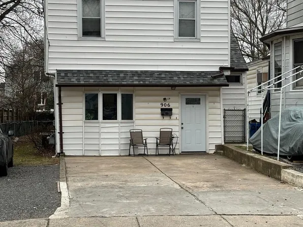 904 Main Ave, Croydon, PA 19021