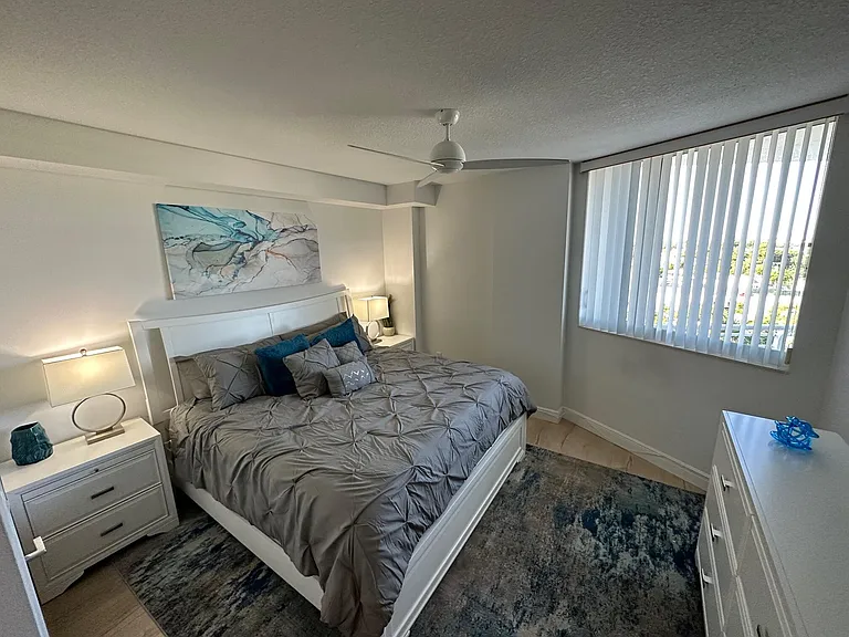 1551 N Flagler Dr #708 — Photo 15