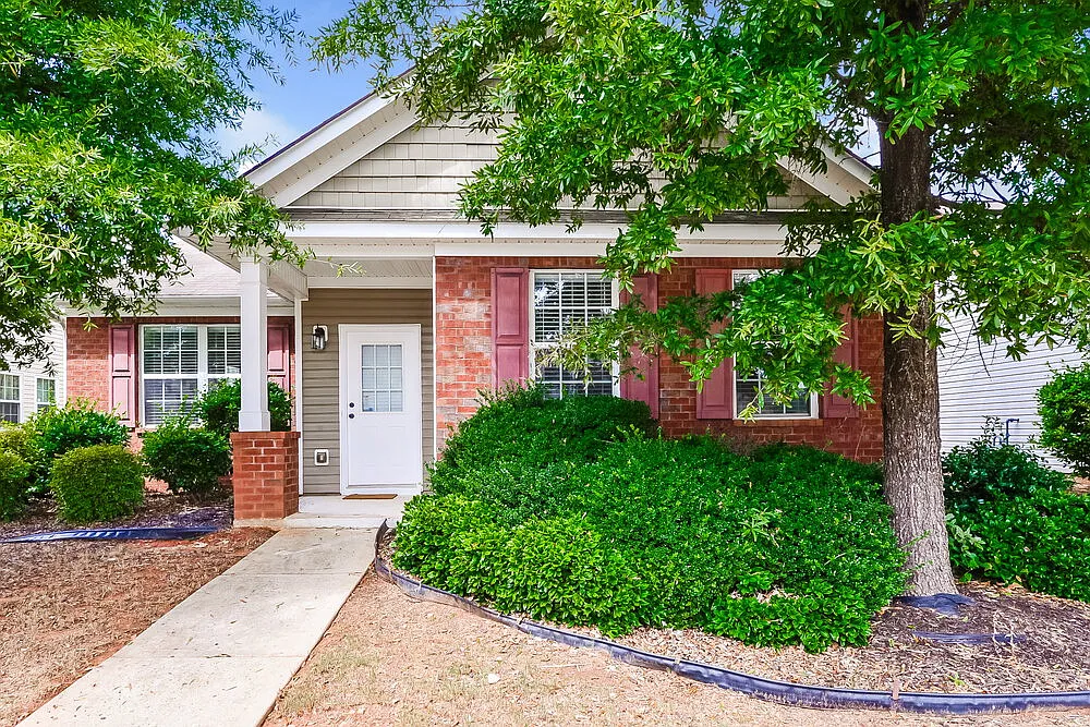 3 bed, 2.0 bath, 1485 sqft, $2,015 — Photo 1