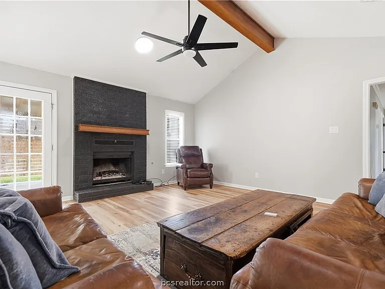 507 Lansing Ct — Photo 5