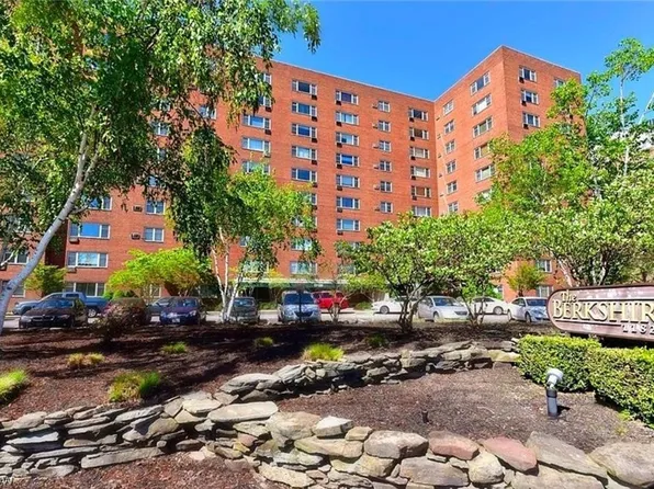 11820 Edgewater Dr APT 106, Lakewood, OH 44107