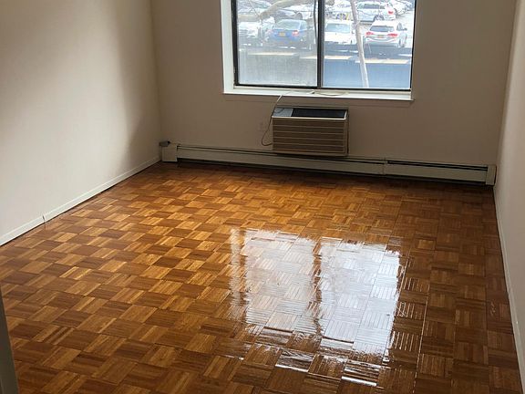 3rd image of 13614 Northern Blvd APT 2F
