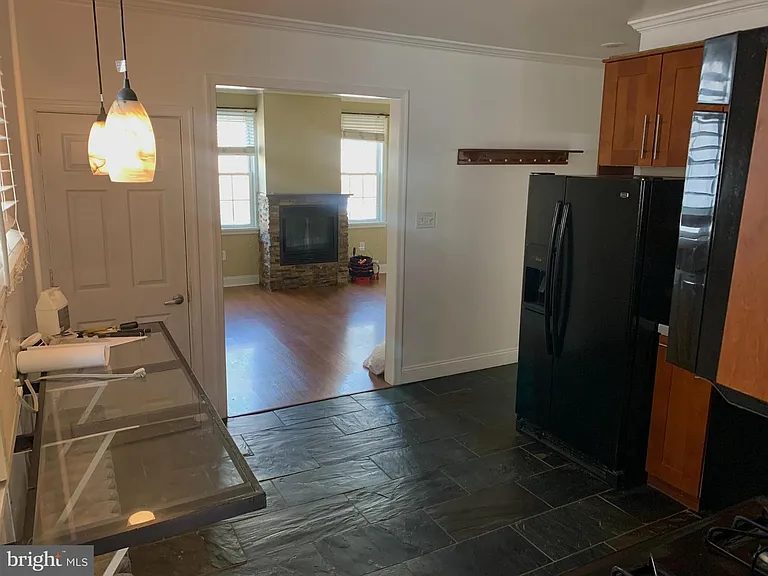 417 Leverington Ave — Photo 11