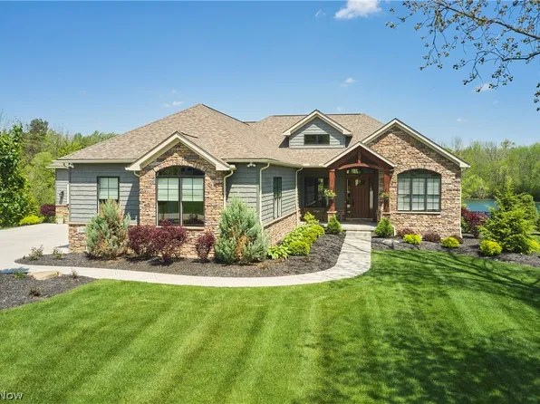 2141 Hayden Dr, Hinckley, OH 44233