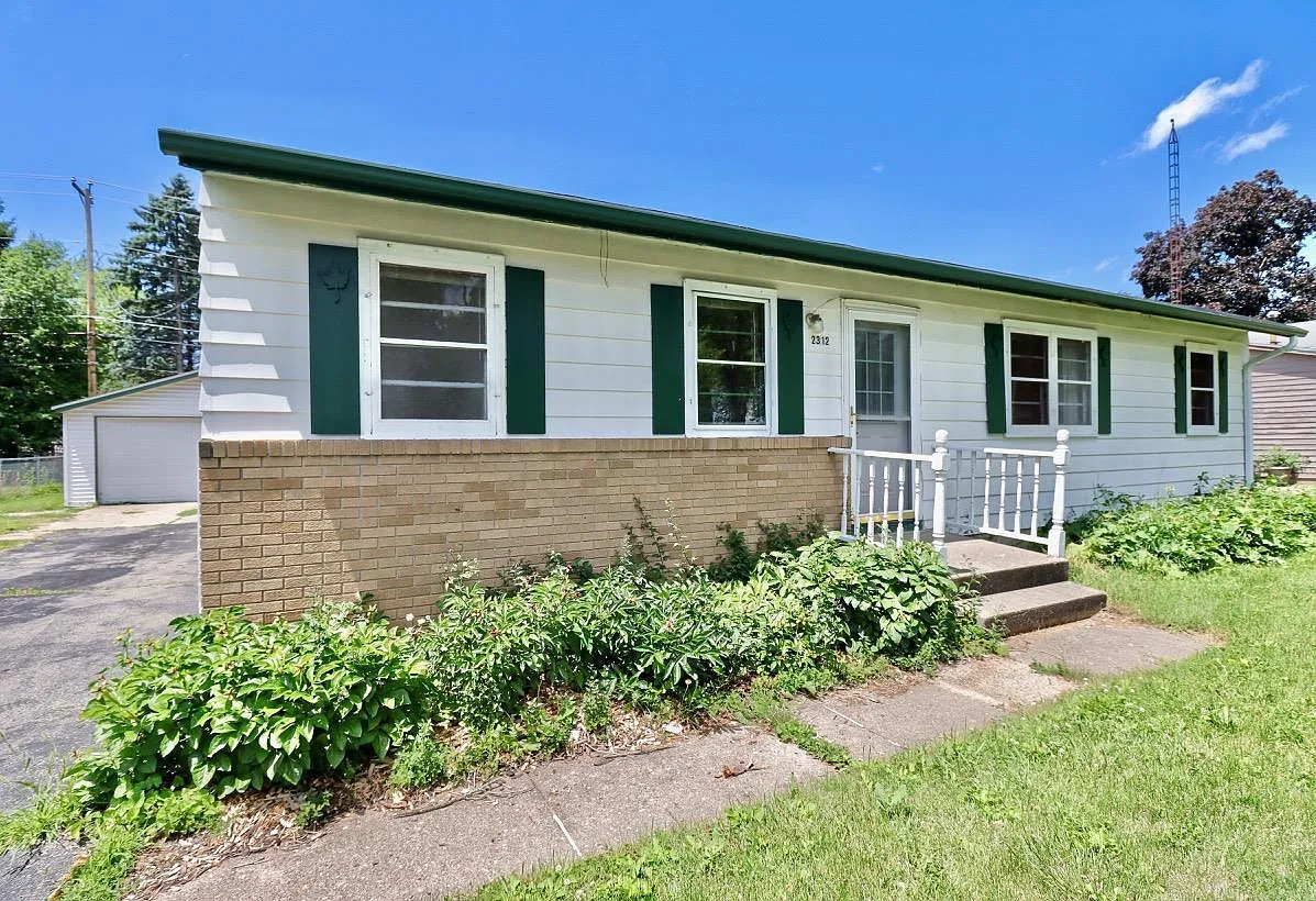 2312 Wood Drive photo 1