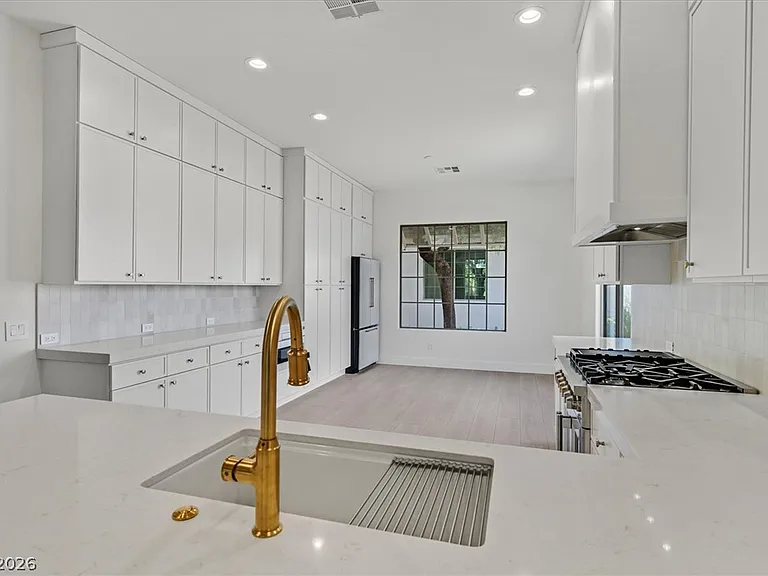 28 Stonemark Dr — Photo 12