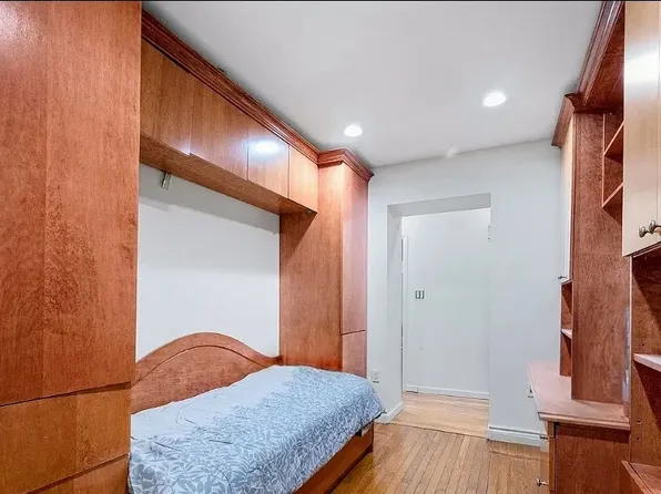 1669 East 32nd Street image 13 of 15