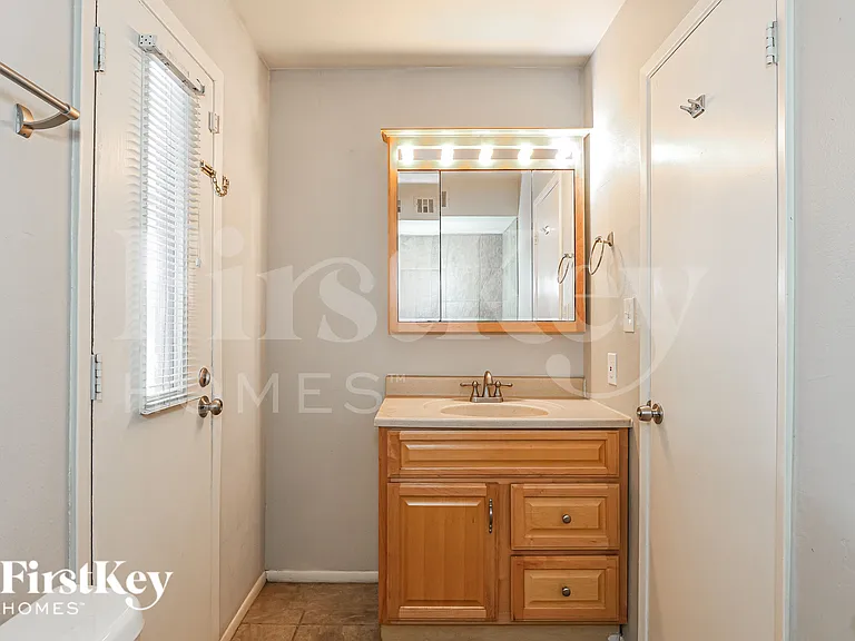 1918 E Watson Dr — Photo 10