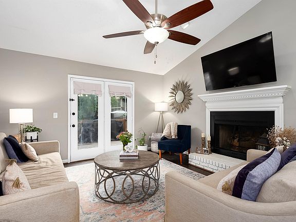 5th image of 201 Woodbury Dr