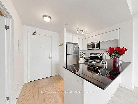 4th image of 150 E Liberty St #1418