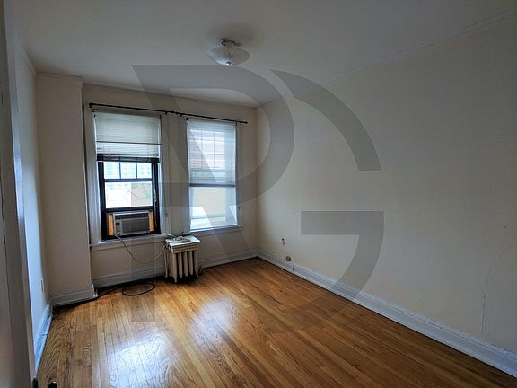 2nd image of 543 W Briar Pl #2KRA