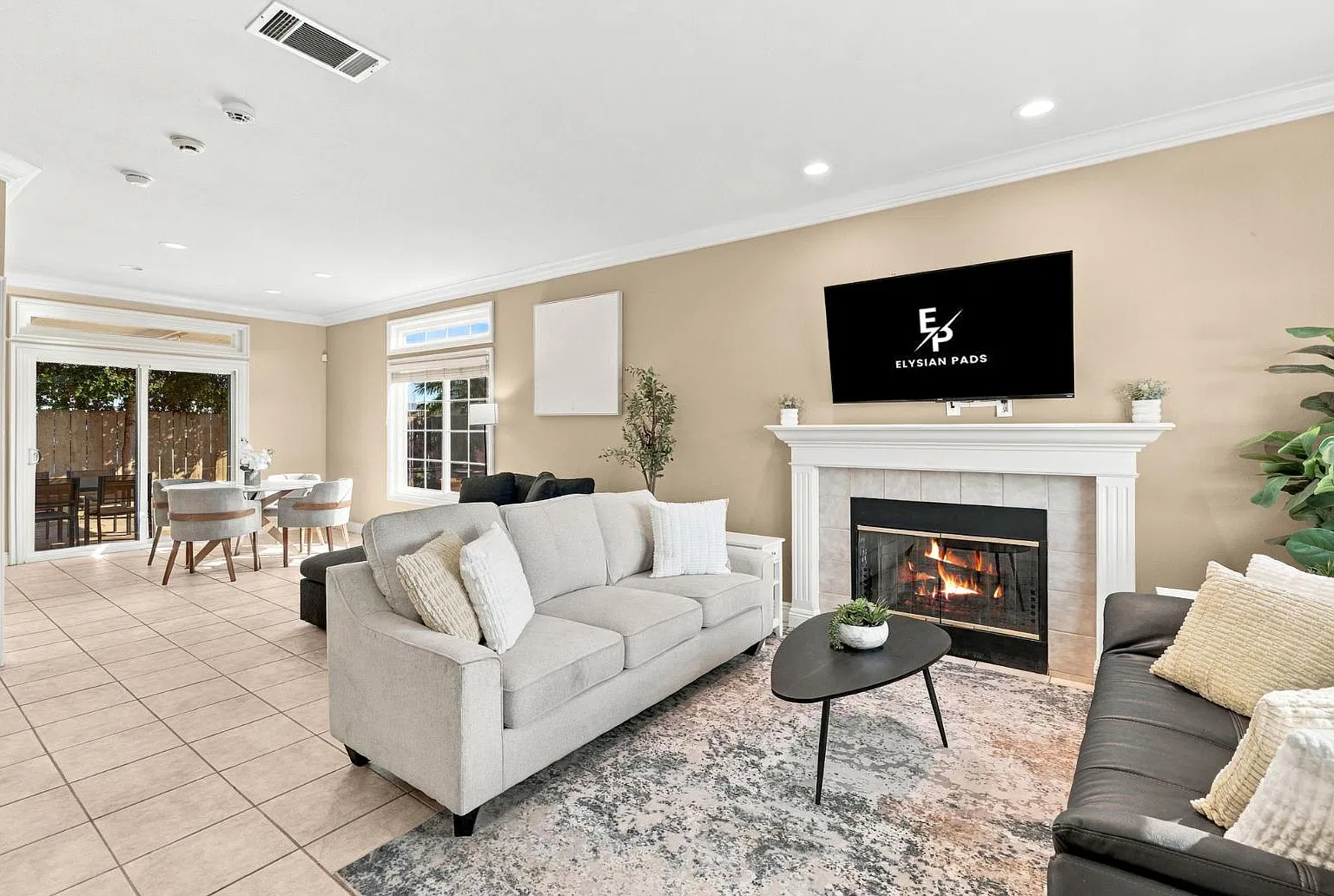 1110 Ebony Ave — Photo 2