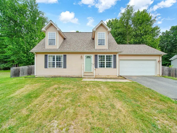 7966 Village Green Ln, Parma, MI 49269
