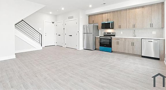 4th image of 2013 N Croskey St #3