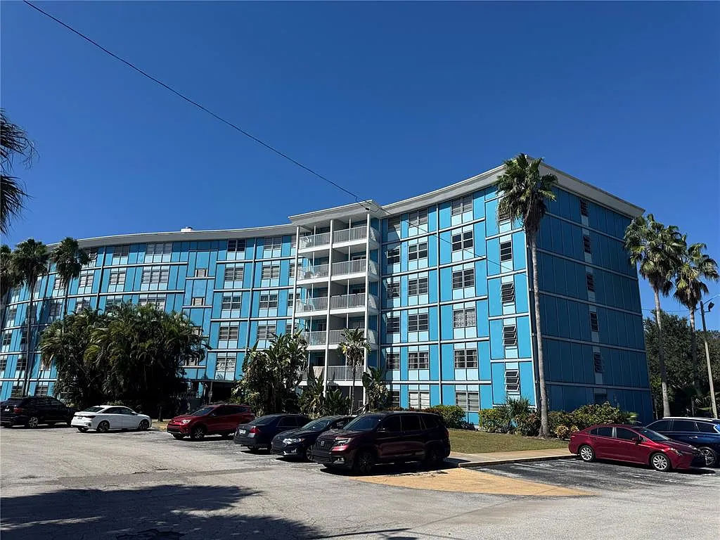 2 bed, 1.5 bath, 887 sqft, $1,750 — Photo 2