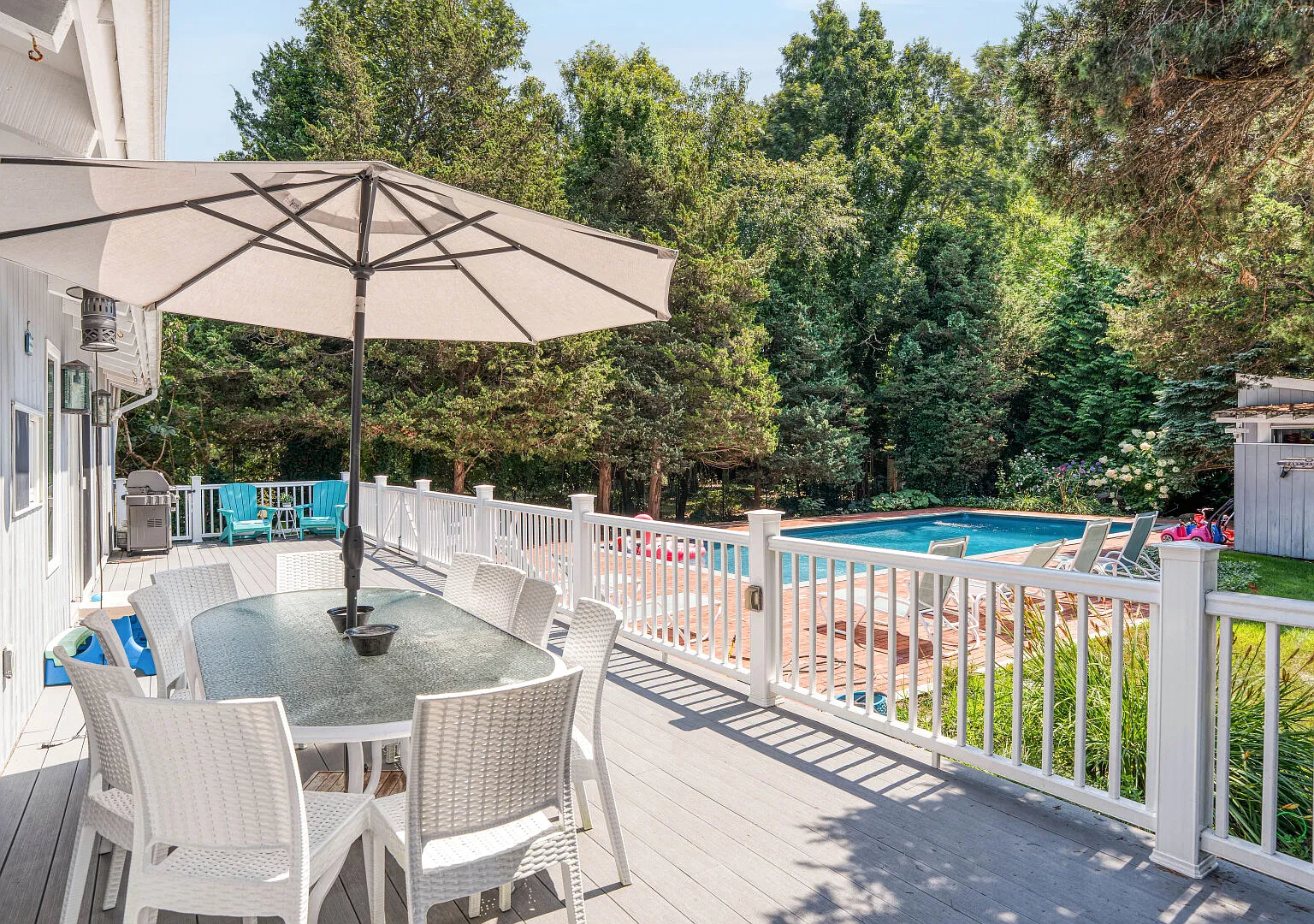 Charming East Hampton Home, Heated Pool, Perfect for Families — Photo 3