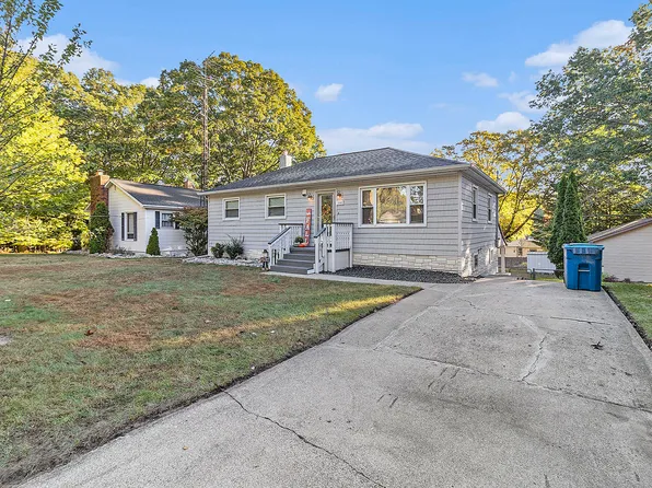 1040 N Robert St, Ludington, MI 49431