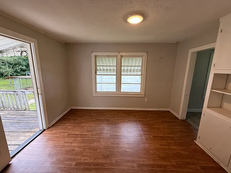 236 Green Acres Rd — Photo 8
