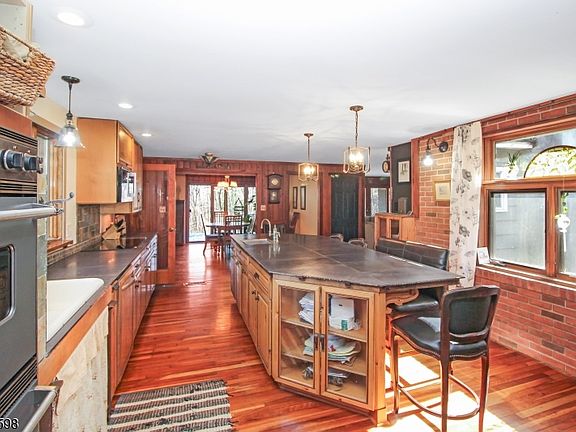 3rd image of 113 Stony Brook Rd