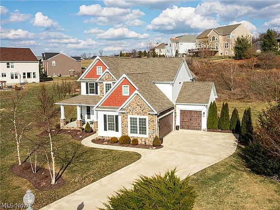 2nd image of 971 Montford Cir