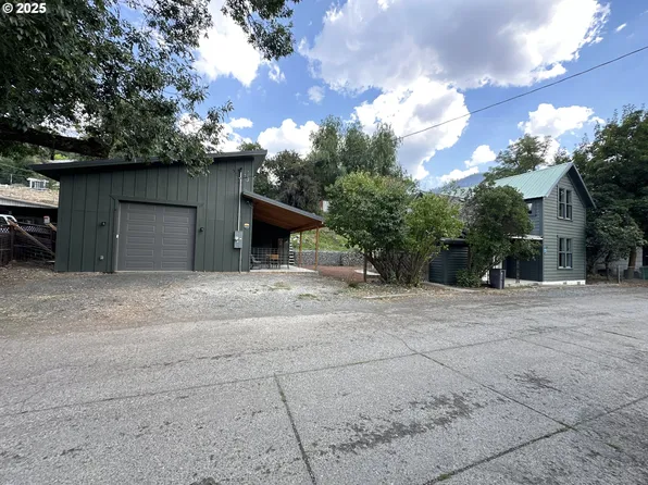 104 Clark St, Canyon City, OR 97820