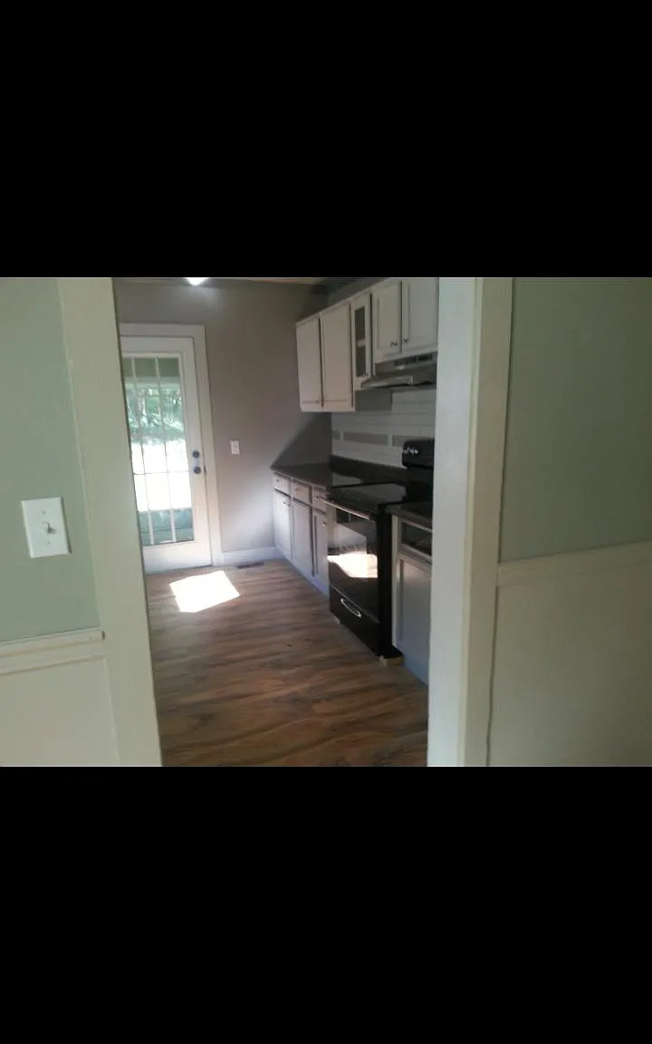2 bed, 1008 sqft, $1,300 — Photo 4