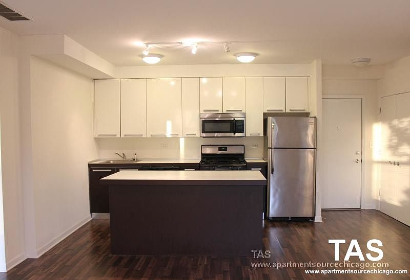 1st image of 1524 W Glenlake Ave #5B
