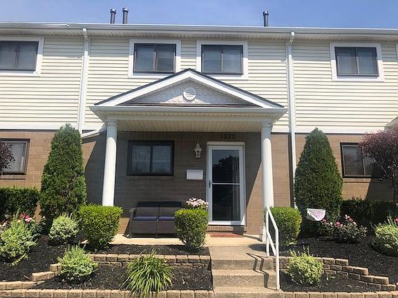 2nd image of 1217 W 70th St #11