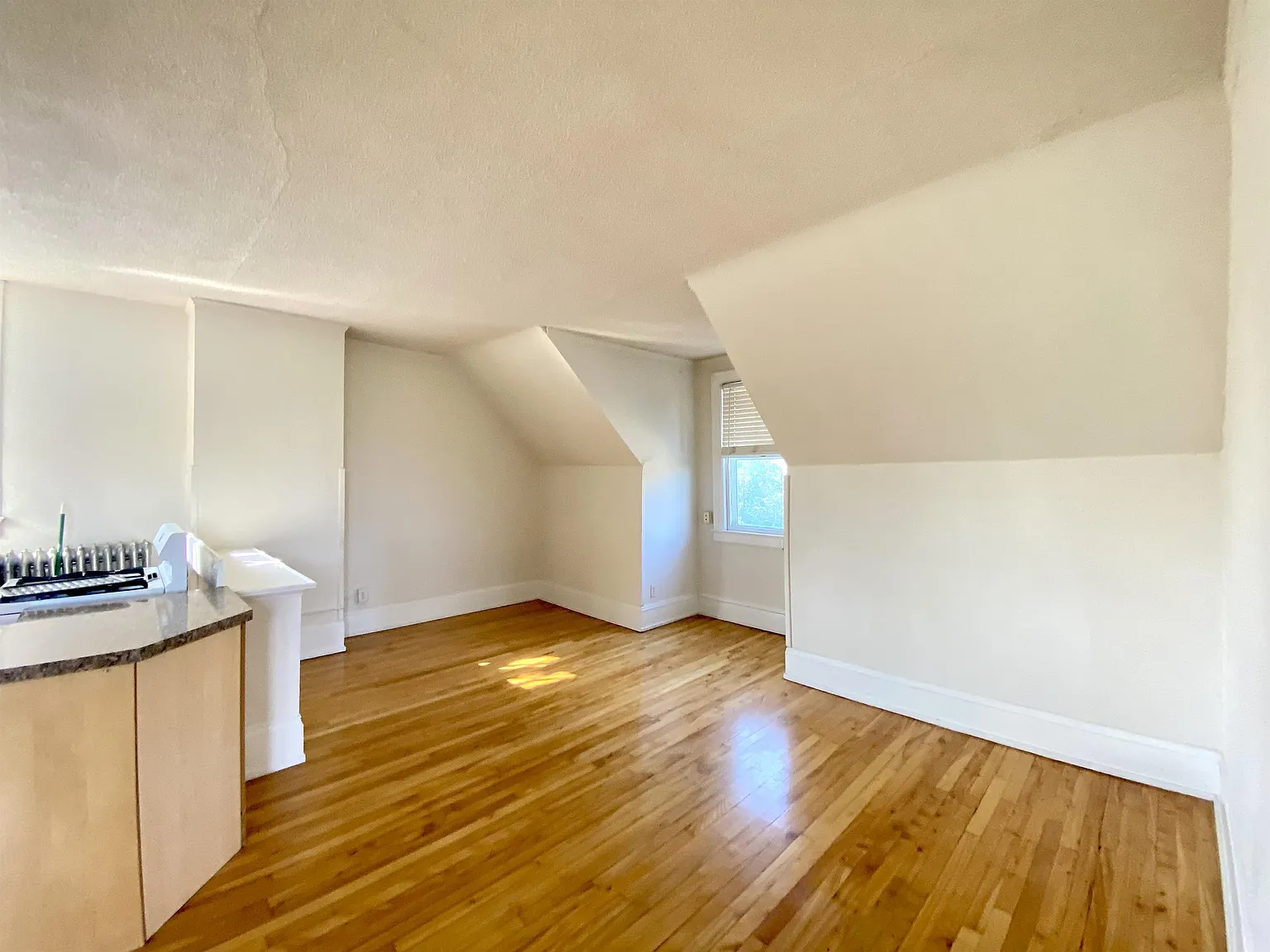 1901 Dupont Ave S. - 6 — Photo 4